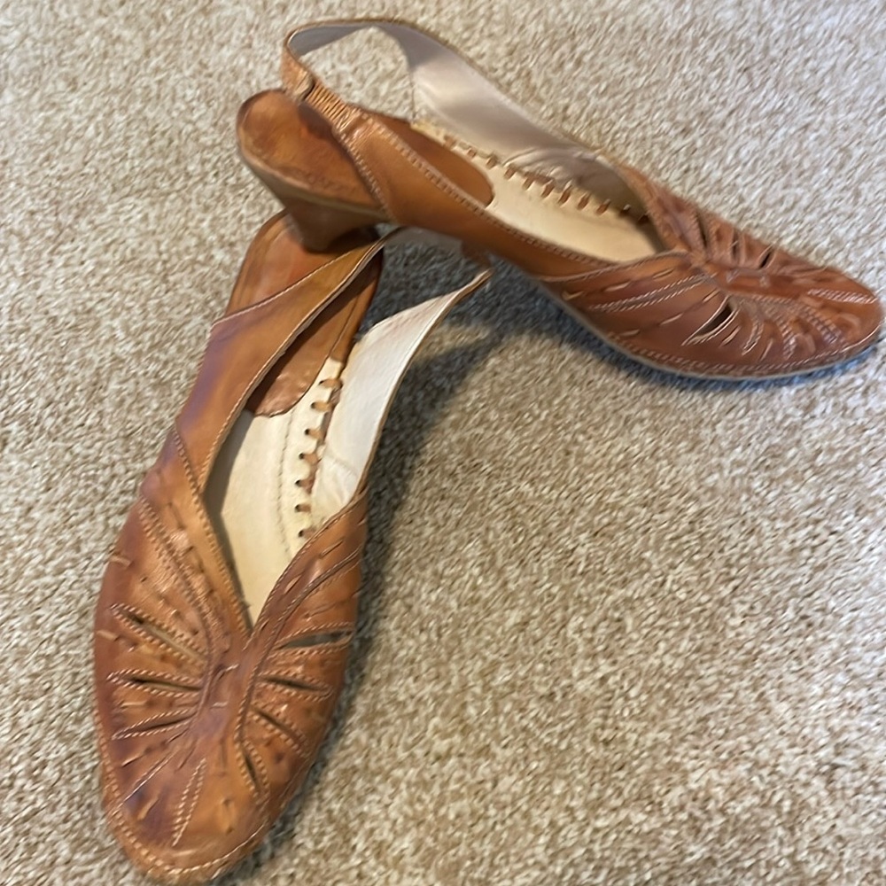 Pikolinos sandals